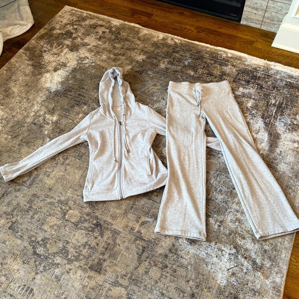 Ugg - Ladie’s Sweatsuit - Small